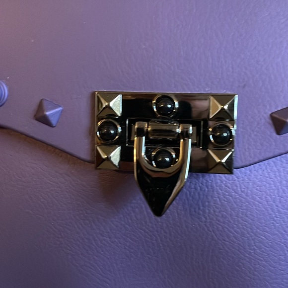 Purple rubber handbag with removable shoulder strap - Picture 2 of 5